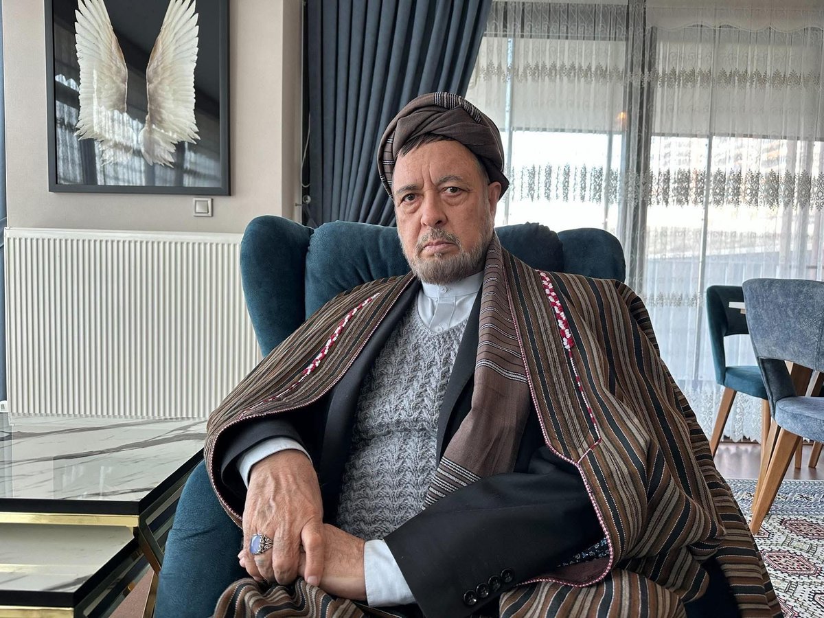 آقای محقق اواخر بسیار موضع گیری های معنادار دارد.