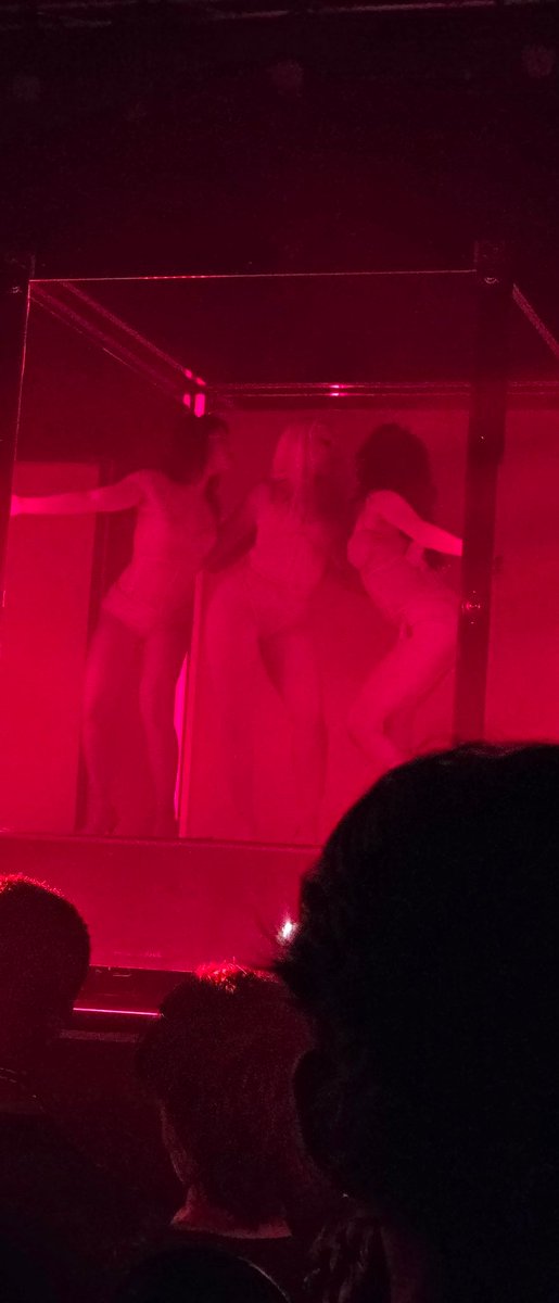 AppleExpl01t tweet media