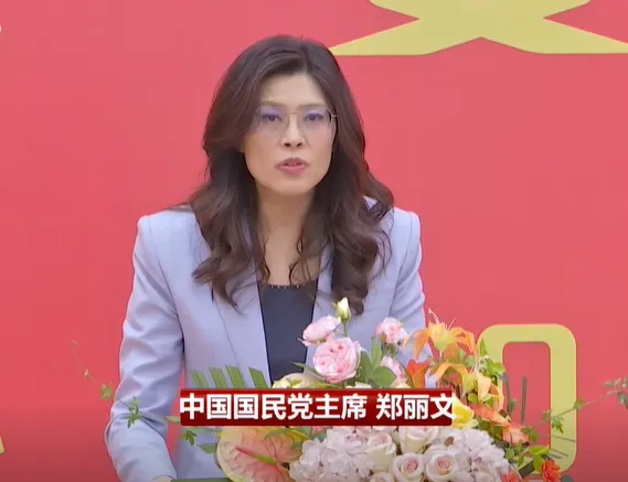 JOJO64030436's tweet photo. 中共中央总书记习近平10日上午在北京会见了郑丽文主席率领���中国国民党访问团。
习近平强调，无论国际形势、台海局势如何变化，中华民族伟大复兴的大趋势不会改变，两岸同胞走亲走近、走到一起的大潮流不会改变。 https://t.co/RH6ybkeBMG