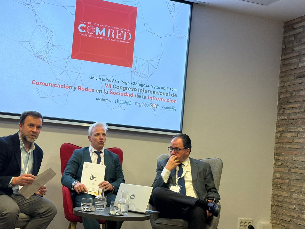 ComUTPL's tweet photo. El Dr. Carlos Ortiz, Director de la Carrera de Comunicación, participa en el VII Congreso Internacional de Comunicación y Redes en la Sociedad de la Información en la Universidad San Jorge 🇪🇸, donde presentó su ponencia sobre televisión social y transformación informativa. https://t.co/aXGOCFhPvu
