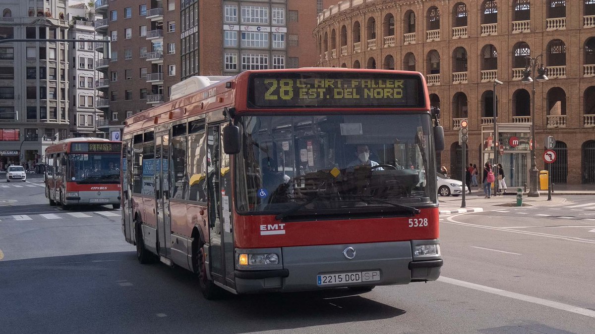 AjuntamentVLC's tweet image. 🚍El Reglament de Prestació del Servici d'@emtvalencia es modificarà per a incloure, entre d’altres mesures, iniciatives de caràcter social que volen millorar el servici:

♿️Permetrà viatjar debades els acompanyants de persones amb gran #discapacitat i reduirà el termini de