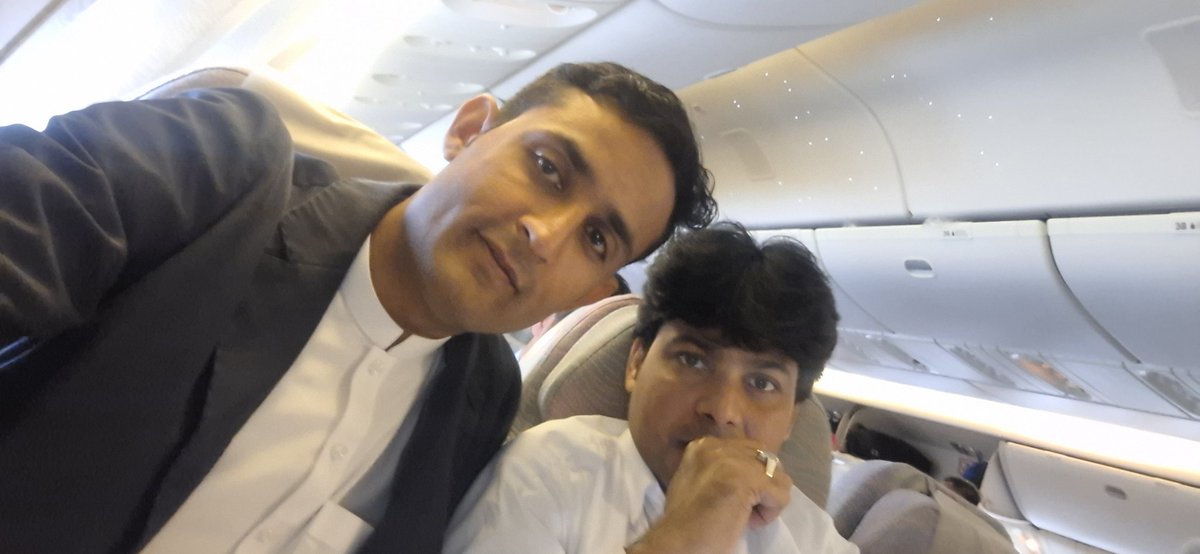 MMajid444's tweet photo. اپنی ذات کو خود ہی مضبوط بناؤ ، یہاں کوئی تمہارے حصے کا دکھ نہیں جھیلے گا ۔
Back to dubai https://t.co/l4GFglbzYb