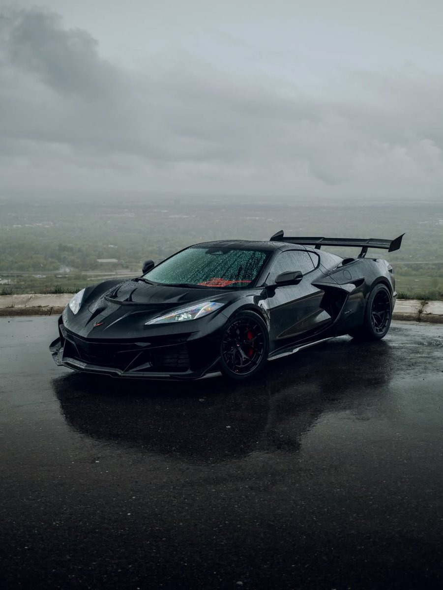 competitionreal's tweet photo. Corvette ZR1 🖤 https://t.co/m2EtUwg5mG