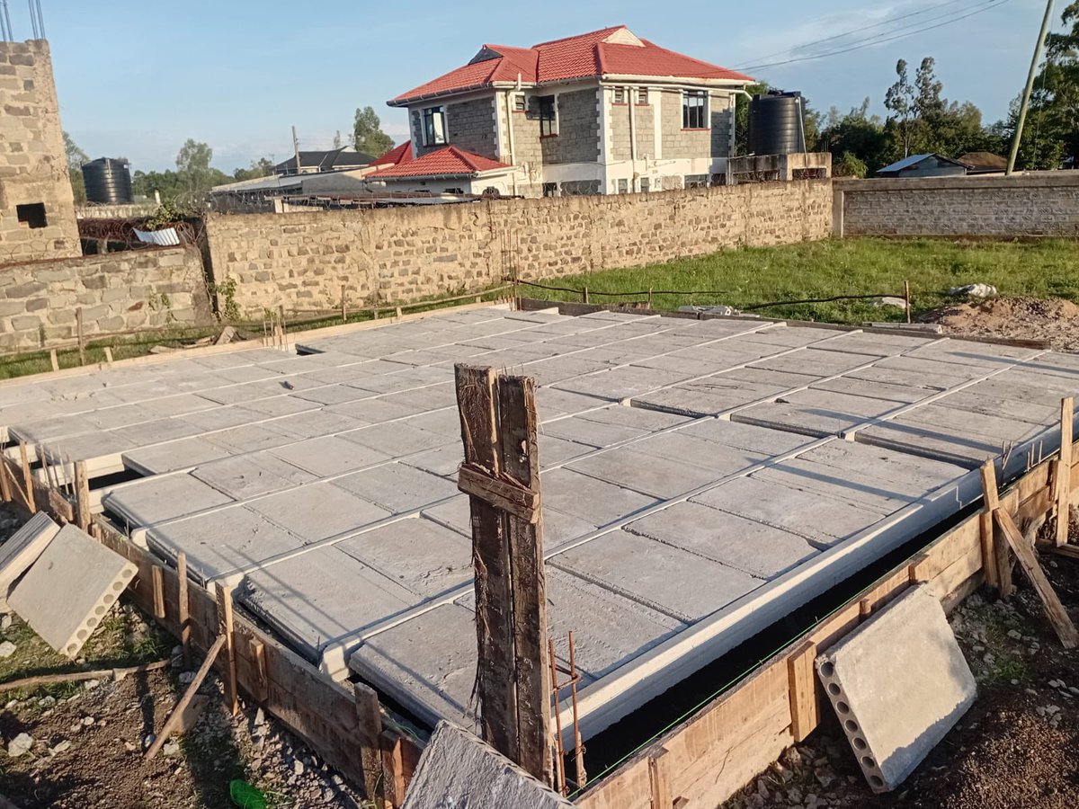 akibaru's tweet image. The composite precast floor is ready! ✅
Laid straight on top of the beam &amp;amp; column foundation.

This one is specially built for our challenging areas in Nyamasaria, Ahero, Rabour,Homabay etc  and surrounding places where we deal with expansive cotton soils (lowo ma bwombwe / lowo