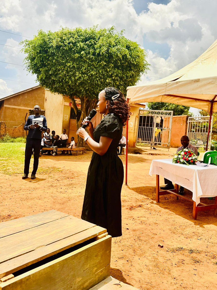 WomenProbono's tweet image. Our Legal Officer @NabbaaleT attended a prefects’ swearing-in at All Saints Junior School, Gayaza as guest speaker, where she engaged young leaders on advancing SRHR for girls in schools.

Empowering student leaders today builds a more informed, equitable tomorrow.

#SRHR