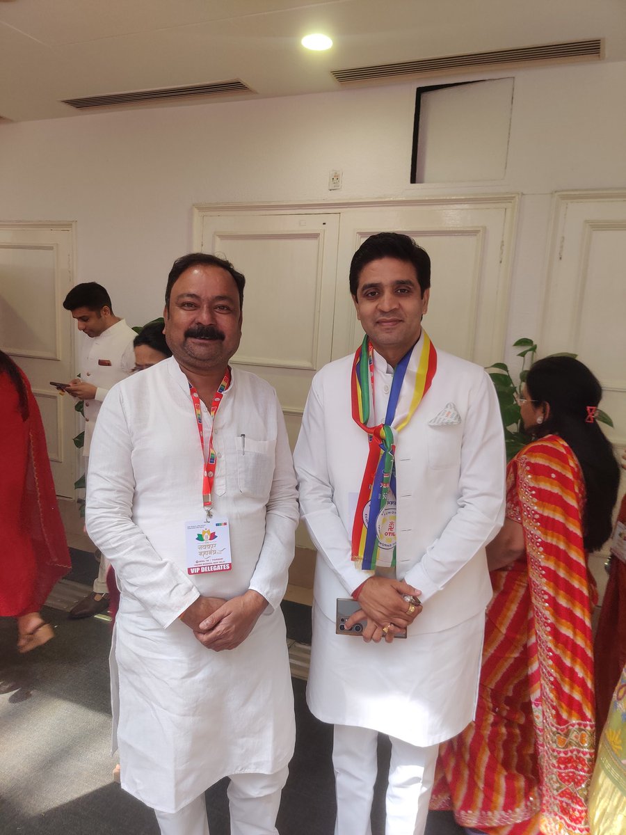 Avnishjain0109's tweet image. विश्व णमोकार महामंत्र दिवस #JITO द्वारा #विज्ञानभवन में माननीय गृह मंत्री आदरणीय @AmitShah जी गरिमामय उपस्थिति में आयोजित समारोह में सम्मिलित होने का अवसर मिला, इस अवसर पर आदरणीय पृथ्वीराज कोठारी जी भाविक भाई मुंबई दीपक जैन तनिष्क छाजेड़ इंदौर से आत्मीय मुलाकात हुई 
#Jainism