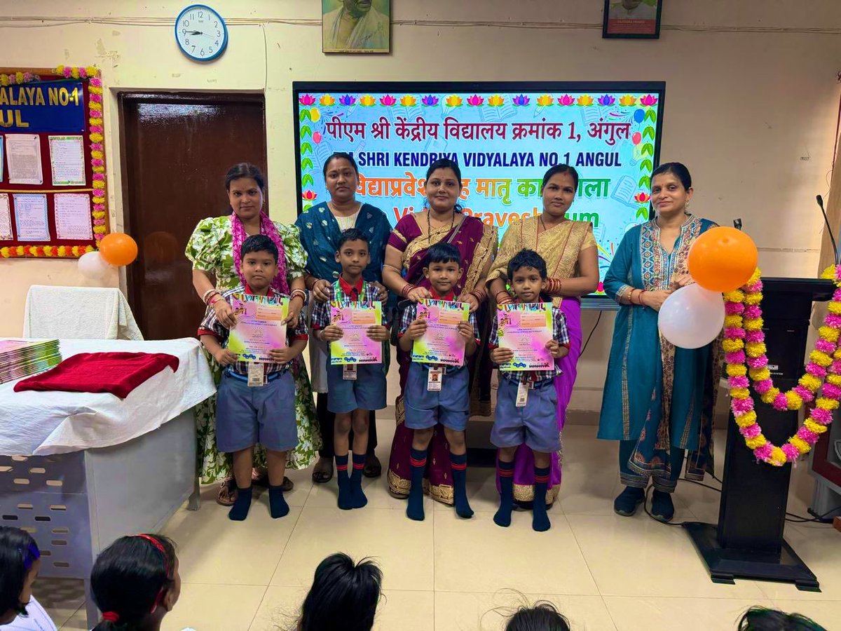 1Angul's tweet photo. School Readiness Programme at PM SHRI KV No.1 Angul!
#Vidyapravesh Booklets were distributed to newly promoted Class I students to ensure a joyful and smooth transition into formal schooling .
An  #PMSHRI initiative. ✨

#SchoolReadiness #Vidyapravesh #PMShriSchools #KVAngul https://t.co/Z7R0dn7dl8