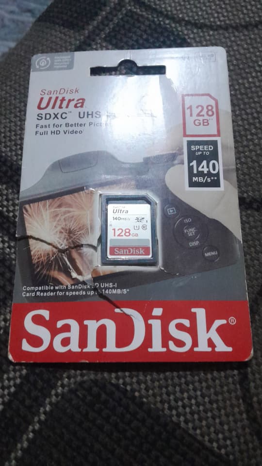 My mom sent someone to buy her a memory card for her phone, person got a sd card 128gb for cameras instead. 

Wanna sell it for 22k. 📍 IBADAN