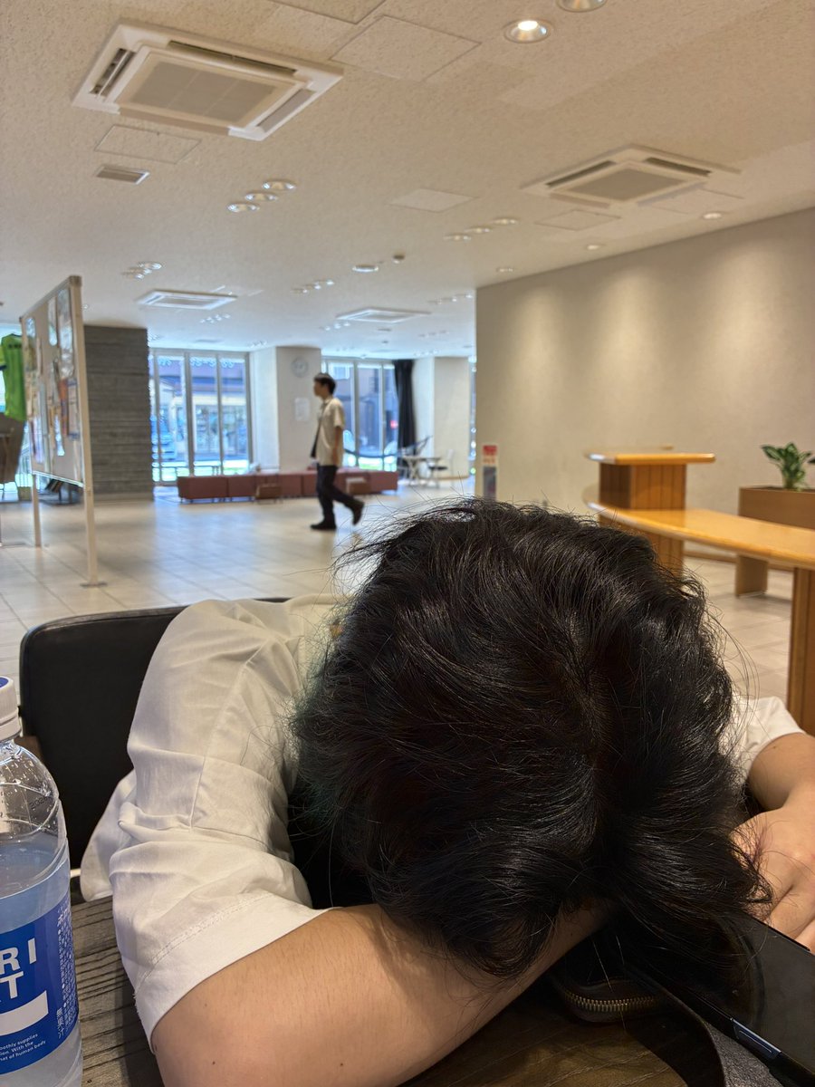 There is a bus stop across the street, tweet media