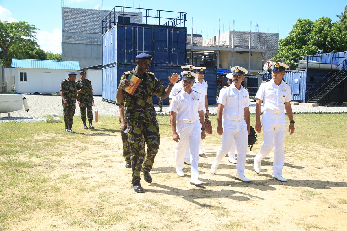 ahcimombasa's tweet photo. INS Trikand on Day 3 of her Operational Turnaround (OTR) at Mombasa witnessed a blend of wellness, engagement & professional exchanges 🇮🇳🤝🇰🇪

An early morning Yoga session saw enthusiastic participation from local residents & Kenya Navy personnel.

The Commanding Officer of INS Trikand, along with the Defence Advisor at High Commission of India, called on Brig MS Shemote, Commander Kenya Navy Fleet, at Kenya Navy Base Mtongwe.

Specialist Officers also visited the Kenya Navy Training College, sharing insights on training curriculum & infrastructure development.

@IndianNavy @IndiainKenya @SpokespersonMoD @MEAIndia @IN_WNC