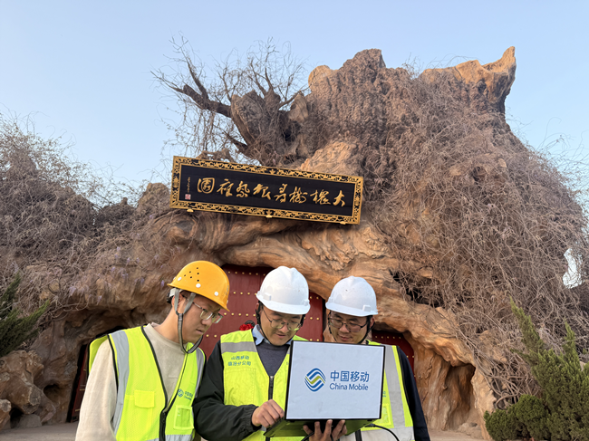 ChinaMobile7's tweet image. Roots connected by 5G! 🌳 China Mobile ensured seamless network coverage for the 36th Hongtong Great Locust Tree Ancestor-Worship Ceremony. Helping thousands trace their heritage and keeping cultural traditions alive online. ✨ 
#Heritage #5G #CulturalIdentity