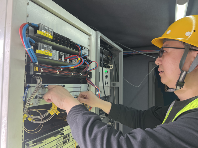 ChinaMobile7's tweet image. Roots connected by 5G! 🌳 China Mobile ensured seamless network coverage for the 36th Hongtong Great Locust Tree Ancestor-Worship Ceremony. Helping thousands trace their heritage and keeping cultural traditions alive online. ✨ 
#Heritage #5G #CulturalIdentity