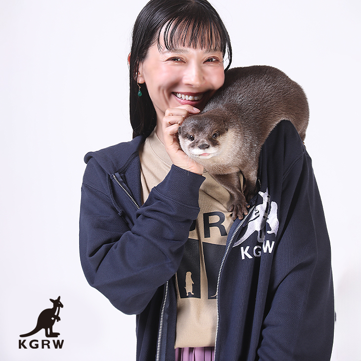 KANGOLREWARD's tweet photo. Atyさんとのコラボアイテムが本日17時より受注予約開始しました🦦
今回のコラボは半袖Tシャツ、ZIPパーカー、クッションをリリース😼
こちらのアイテムは【男女兼用アイテム】となります🛒
詳細・ご購入はコチラ👇
https://t.co/8BHa7mvFpX
#KANGOL #KANGOLREWARD #KGRW #カンゴール #Aty　  
@aty06203834