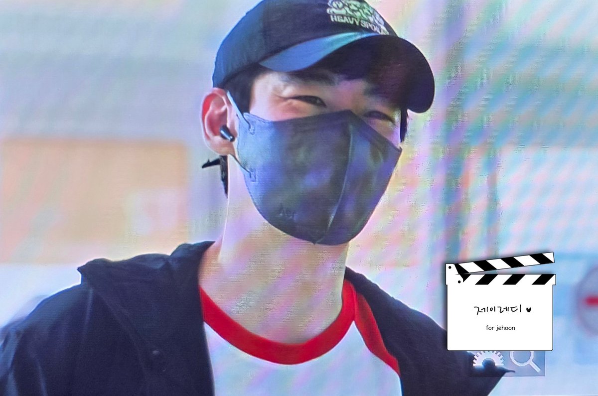 buyaoa58's tweet photo. 260410 인천공항 출국 프리뷰

오늘 패션 완죠니 사과다 사과!

#이제훈 #leejehoon https://t.co/2JQXWQNb1T
