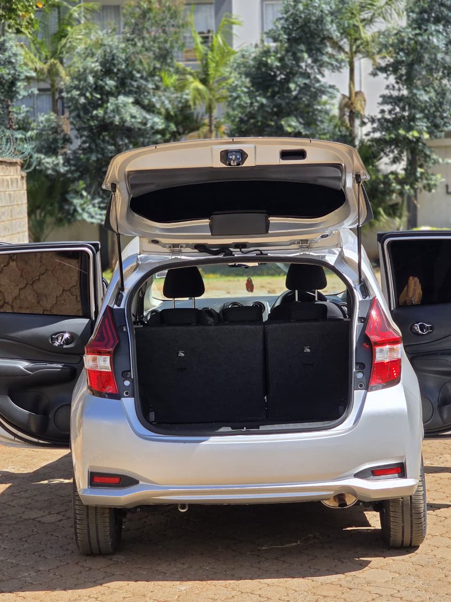 MaryjaneMwanza's tweet image. Kama uko na 900k and you looking for a good ,clean,fuel efficient car i have a deal for you,
This 2018 nissan note is available 
Its running on a 1200cc with 116kms mileage
Not used locally 
For viewing contact 0798383235
#cars #deal #nikokadi