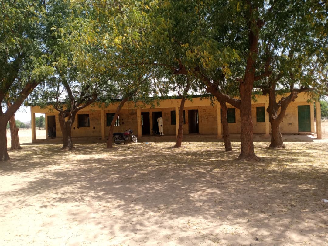 TrackaNG's tweet photo. URGENT!!
Gov @MalaBuni , Hon Mohammed Buba jajere, Hon. Ibrahim Muhammad Bomai, Hon Audu Bukar Gadaka,

The people of Fika have no medical lifeline. Lewe PHC in Fika, which should be a lifeline for the community, is almost a ghosthouse.
The facility is in a dangerously dilapidated state, unsafe, with no beds, medical equipment, laboratory, or medical staff.
Despite this, residents still rely on it for treatment, putting lives at risk and limiting access to proper treatment.

We implore your offices and the @Fmohnigeria, @NphcdaNG, to facilitate the immediate reconstruction of this facility. Quality healthcare is non-negotiable!

#FixOurPHCs