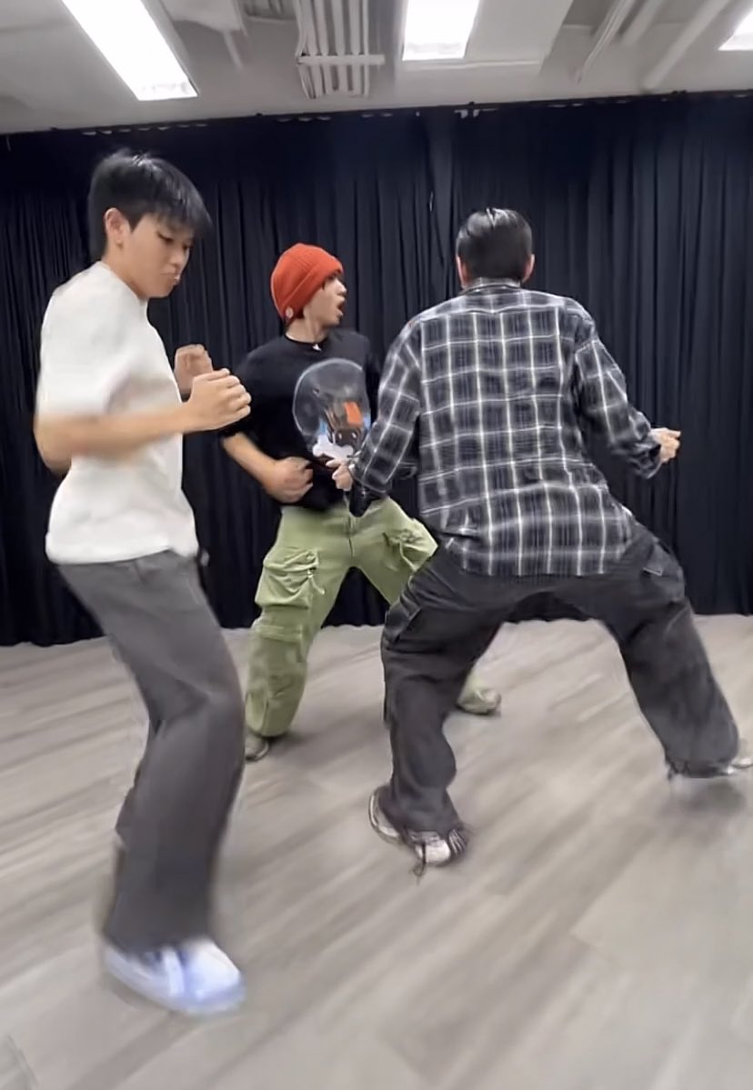 eonyaw *' `*: •☆ εїз tweet media