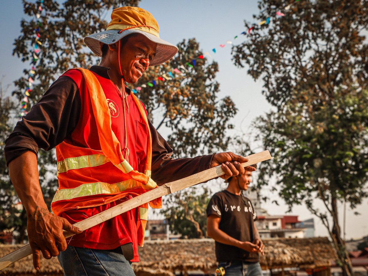 Humanspp's tweet photo. Some activities for preparation and setup for the Angkor Sankranta event to celebrate the upcoming Khmer New Year.
Phnom Penh is ready to welcome brothers and sisters coming from all provinces and every direction.

#HumansofPhnomPemh
#នគរសង្រ្កាន្ត
#KhmerNewYear2026 https://t.co/niLVppl7KZ