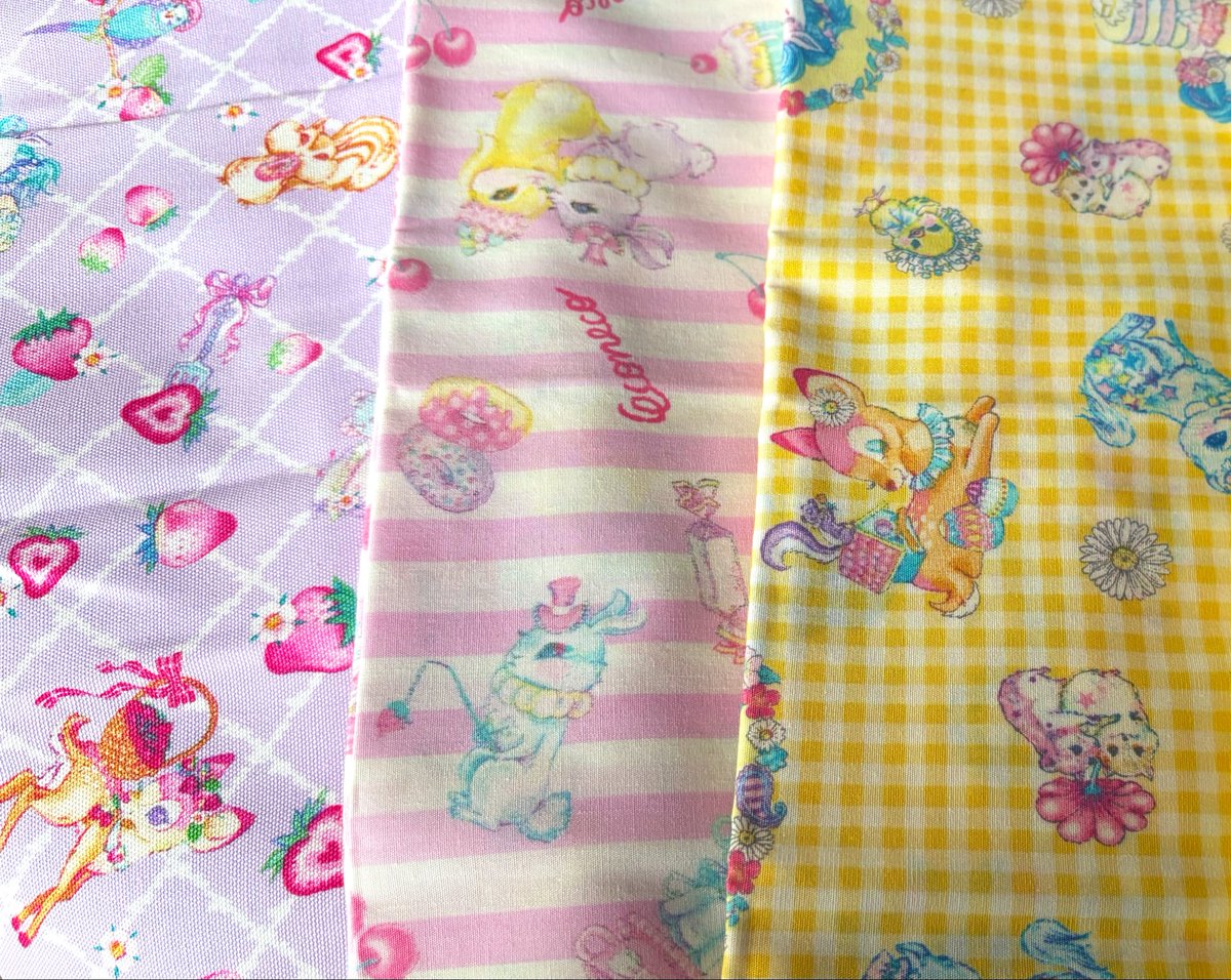 mame_leopa's tweet photo. 好きすぎる柄見つけちゃって、
モモンガポーチ作るぞ！！
めんどくさいから、
オカンに丸投げしてきたぞ！ https://t.co/X1rROVNg4w