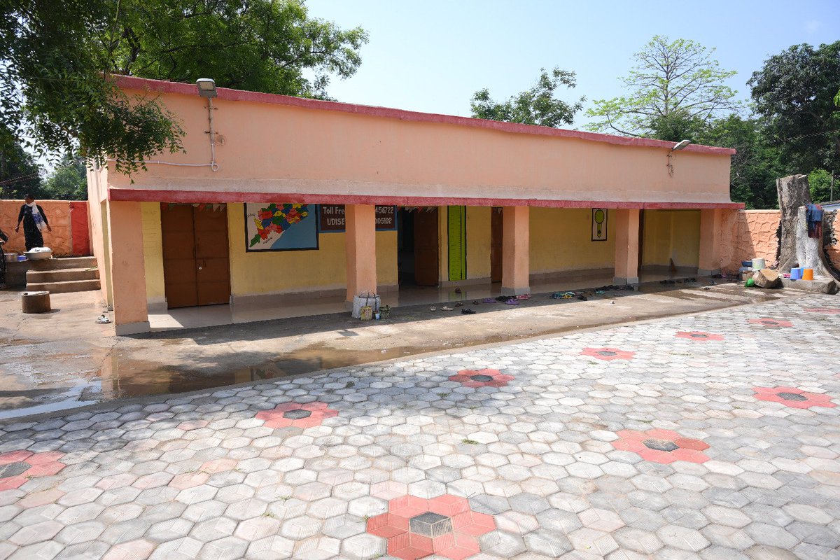 RourkelaMC's tweet image. ଶୈଶବ ଶିକ୍ଷା ଭିତ୍ତିଭୂମିକୁ ସୁଦୃଢ କରିବା ସହ ଗୁଣାତ୍ମକ ଶିକ୍ଷା ପ୍ରଦାନକୁ ସୁନିଶ୍ଚିତ କରିବା ପାଇଁ ଆରଏମସି ତରଫରୁ ସେକ୍ଟର ୧୯ ସ୍ଥିତ ଗାନ୍ଧୀ ସରକାରୀ ଉଚ୍ଚ ପ୍ରାଥମିକ ବିଦ୍ୟାଳୟର ଉନ୍ନତିକରଣ କାର୍ଯ୍ୟ କରାଯାଇଛି। (୧)
#education #school #SchoolRenovation