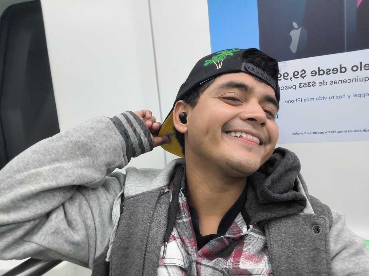 Negr066's tweet image. Yo no quería
Aca vivirla 
Pero la vida
Me puso aquí
Fumo María
Voy por la vía
Miro la sima
Y ¡ya estoy ahi!🎶✨