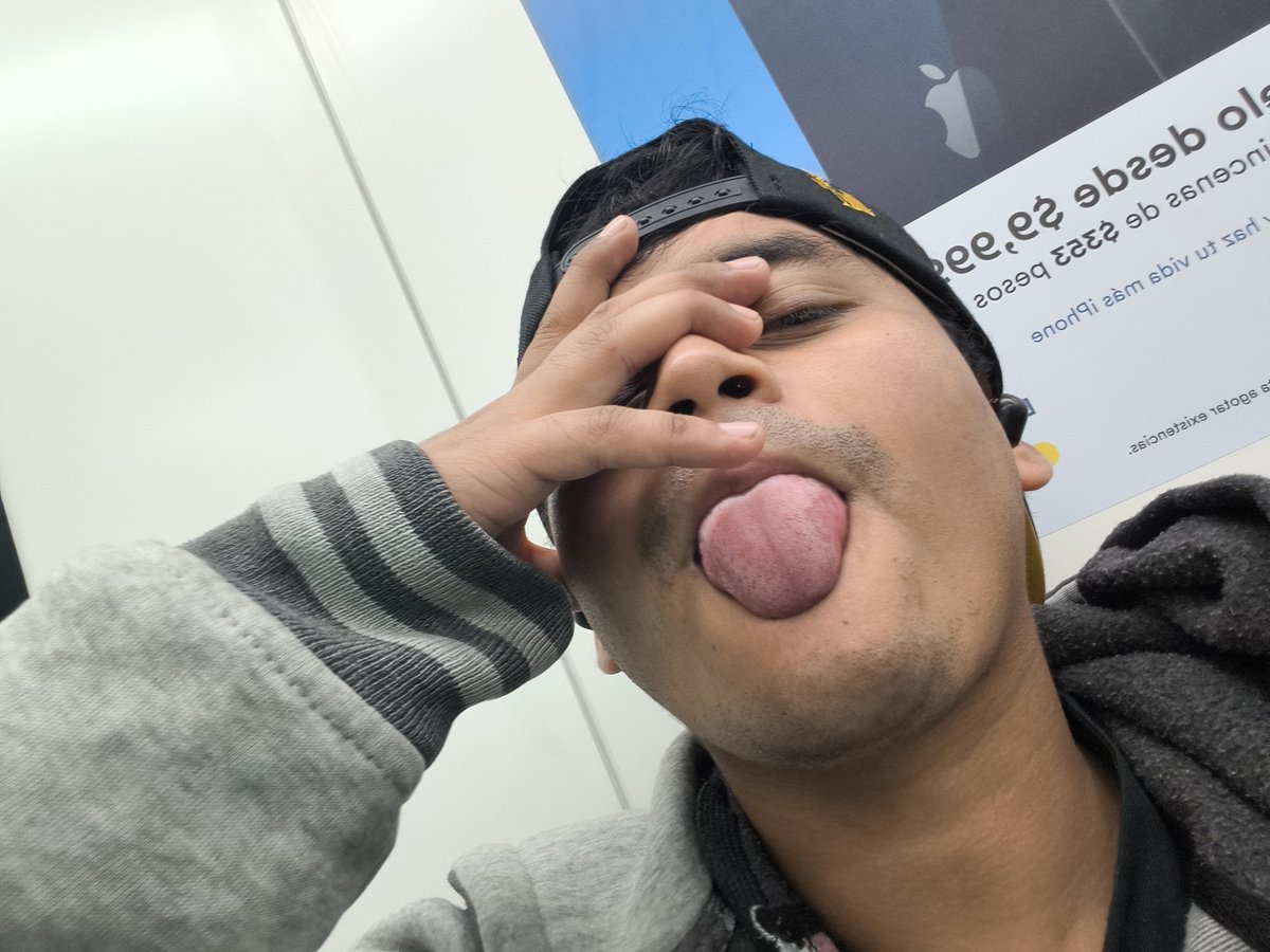 Negr066's tweet image. Yo no quería
Aca vivirla 
Pero la vida
Me puso aquí
Fumo María
Voy por la vía
Miro la sima
Y ¡ya estoy ahi!🎶✨