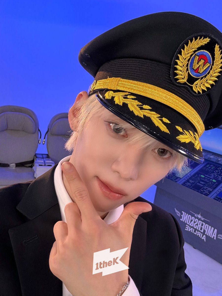 1theK's tweet image. #내돌의온도차 를 완벽하게 뒤집어 놓으신 7명의 프린스 등장 👑✨
파일럿 착장도 너무 잘 어울리잖아🥺💖
#앰퍼샌드원 평생 사랑해 ଘ(੭ˊᵕˋ)੭ ੈ✩‧₊˚
#AMPERSANDONE #DEFINITION #GOD @_AMPERSANDONE_

#GAPCRUSH 👉 youtu.be/J1ZBJK0veRU