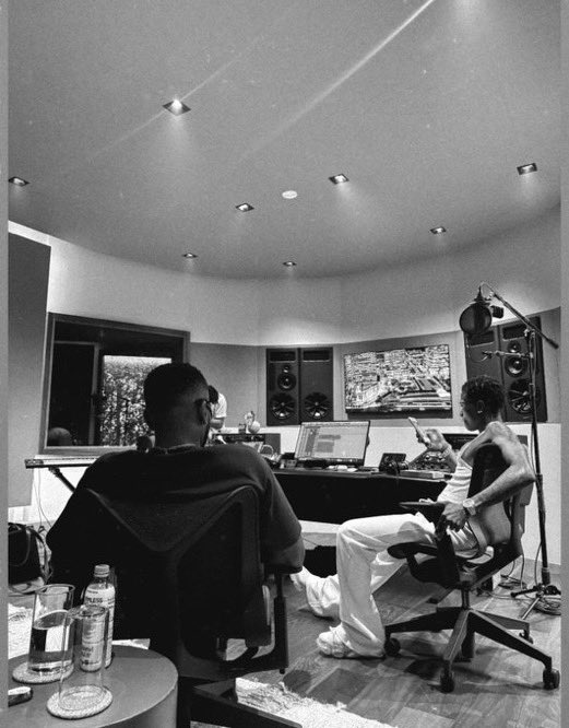 Ebony Black tweet media