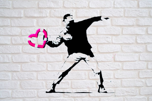 Angers's tweet image. Que faire à #Angers pendant les vacances de printemps ? 
Visites et animations autour de l'œuvre de #Tolkien, ateliers consacrés au portail de la cathédrale, exposition #Banksy, sans oublier des rendez-vous sportifs de haut niveau et le retour de la Fashion Revolution Week.