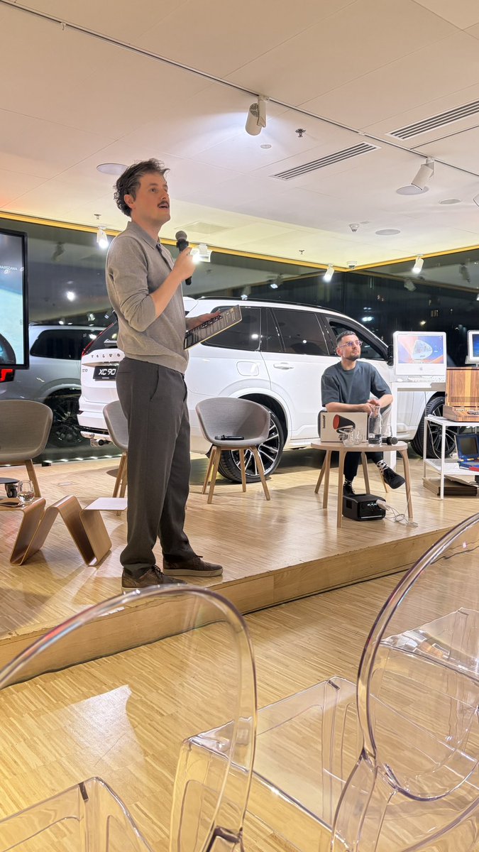 Parafrazując Witolda Gombrowicza:

Koniec i bomba, a kto nie był, ten trąba!

Naprawdę fajne wczoraj spotkanie w #VolvoWarszawa z <a href="/boczemuniepl/">Podcast „Bo czemu nie?"</a>, <a href="/TwojaRzecz_Blog/">Twoja Rzecz</a> i <a href="/applemuzeumpl/">Apple Muzeum Polska</a>. 

Dodatkowo zaszczyt było poznać Mateusza osobiście i chwilę z nim pogadać (świat jest mały 😉 ).