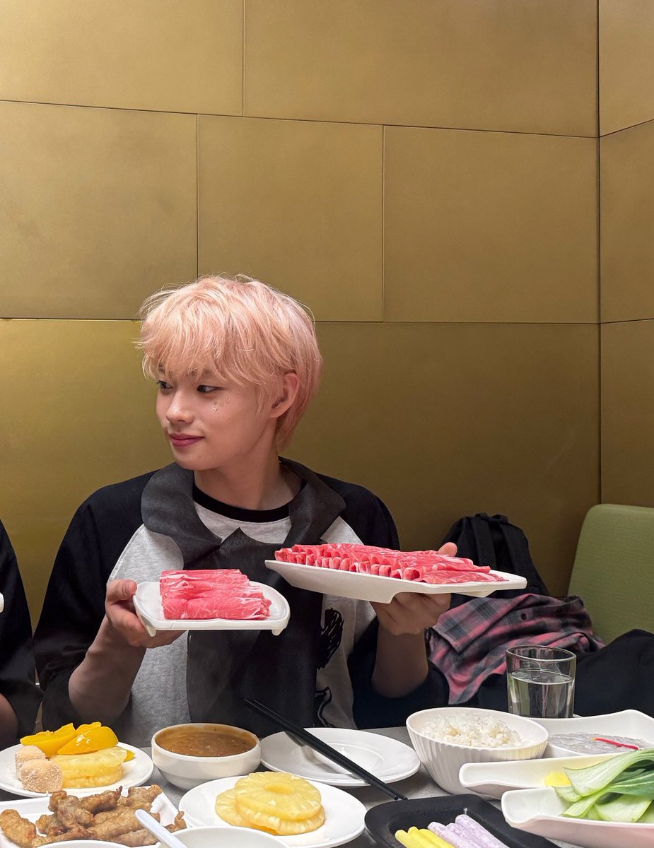 tiot_updates's tweet photo. [💬] Weverse community update (1/2)

[#MINSEOUNG] 
My beloved roommate and younger brother, Yechan
Happy birthday. I’ve gathered only the absolute best photos
but it’s honestly such a shame that I can't show LOTI every single photo of you in my gallery. Since you’re still a baby, there were so many photos of you sleeping
And there were quite a few where you looked so cute I just wanted to bite your cheeks
This must be your first birthday since turning 20, and I’m glad we got to go see a musical and spend it together. Every time I see you becoming more mature, I feel happy
but on the other hand, a part of me wishes you’d stay as the maknae who is loved and stays happily carefree. When you want to act like a spoiled kid, your hyungs are right here
so you can do that anytime. I’ll keep watching over you as you continue to grow. Happy birthday once again
Sorry for being late😚

#HappyYechanDay
#김민성 #KIMMINSEOUNG
#신예찬 #SHINYECHAN
#TIOT #티아이오티