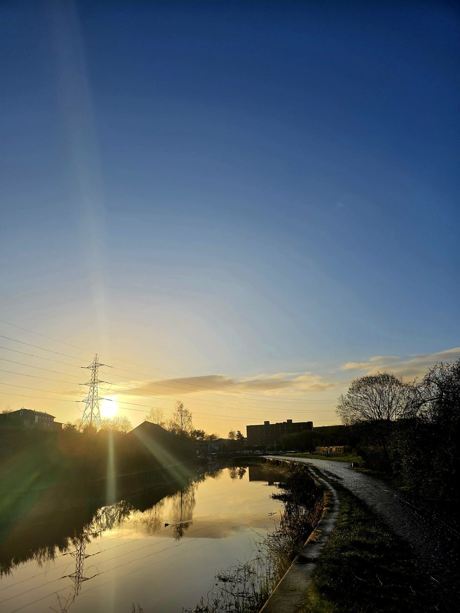 CraigRGNDem's tweet image. 5 mile easy and at times icy run, where is the spring/summer??. 

Enjoyed that one 🏃🏻‍♂️🙂

@UKRunChat #Glasgow #Running #Strava #Icy #WhereIsSpring