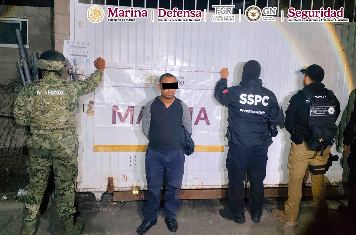 MrElDiablo8's tweet image. Localizan e inhabilitan un túnel clandestino de aproximadamente 79 metros de longitud y 4.5 metros de profundidad en la colonia Centro de Nogales, #Sonora, a escasos metros de la frontera con EU. 
Hay un detenido. 
@Defensamx1 @SEMAR_mx @FGRMexico @GN_MEXICO_ @SSPCMexico 

#Video