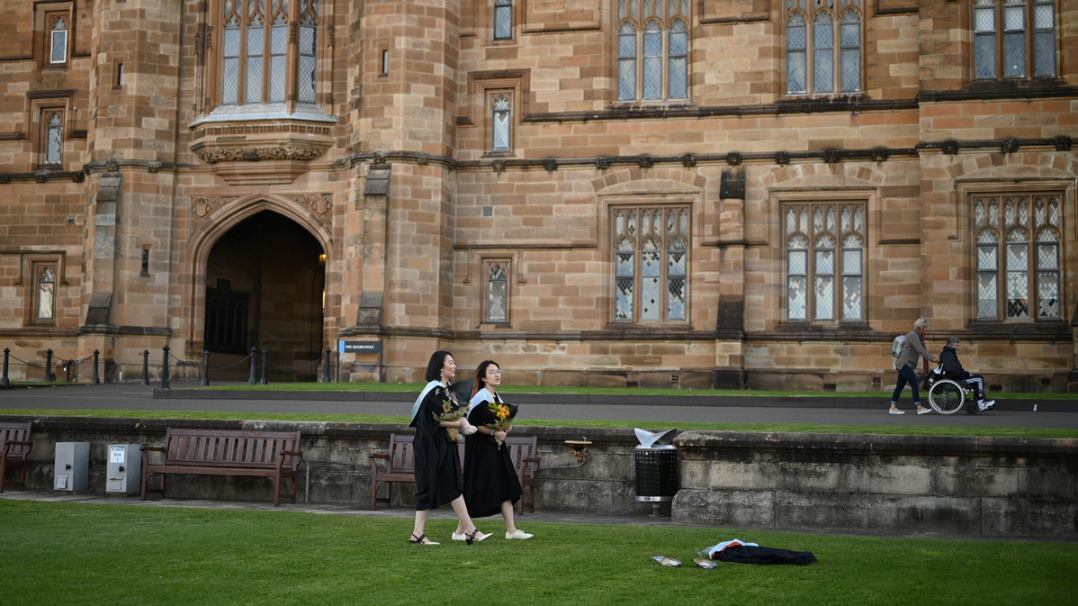 ChinaDaily's tweet image. More than 570,000 Chinese students studied abroad in 2025, according to the Chinese Service Center for Scholarly Exchange. #education bit.ly/3Ow2Pes