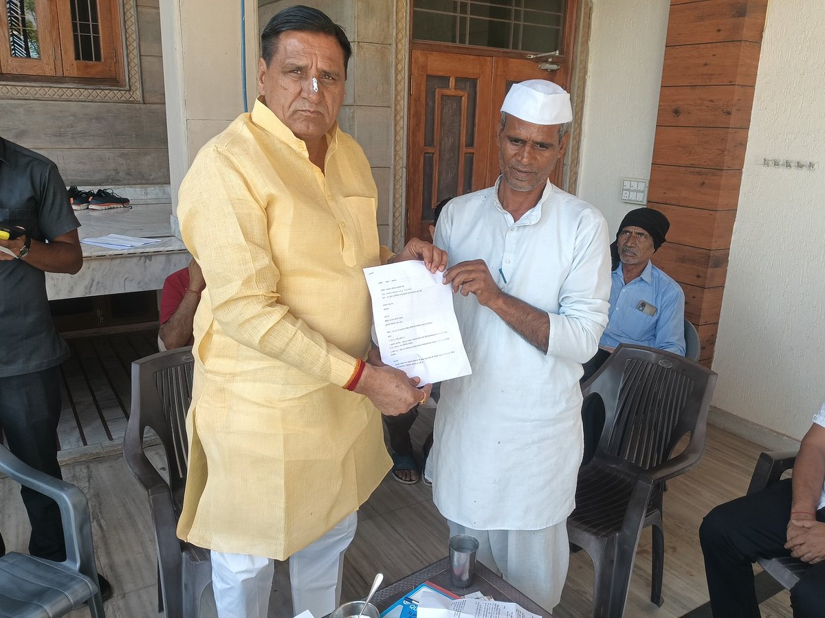 #संविदाकर्मी #नियमितीकरण 
चूरू विधायक आदरणीय हरलाल सहारण से नियमितीकरण हेतु निवेदन।
विधायक जी ने शिक्षा मंत्री, चिकित्सा मंत्री जी से इस संबंध में दूरभाष पर वार्ता की।
ईश्वर ने चाहा तो हम शीघ्र लक्ष्य को प्राप्त करेंगे।
Bhajanlal Sharma Madan Rathore Madan Dilawar CMO Rajasthan