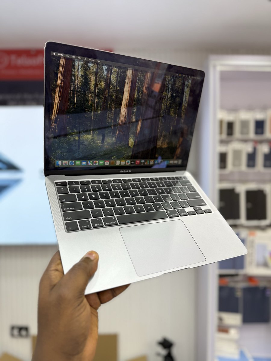 telsoft_hub's tweet image. 13″ MacBook Air 2020 (Core i3, 8GB/256GB) — ₦450,000 ⚡
Comes with charger 🔌

🏬 Telsoft Hub
Shop 12, Cappador Center, Banex Plaza, Wuse 2, Abuja (Above Tulip, beside Jaiz Bank)
📞 0916 987 7111

#MacBookAir2020 #AppleDealsNigeria #AbujaTechMarket#LaptopDealsNG #TelsoftHub