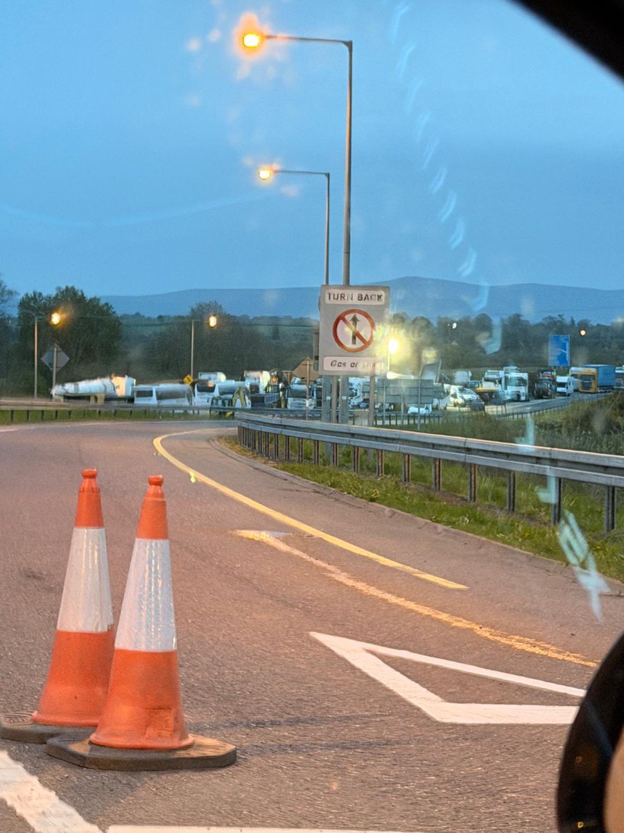 PaulByrne_1's tweet image. Scenes at in Nass - Johnstown and Casel this morning Friday 
#FuelProtests