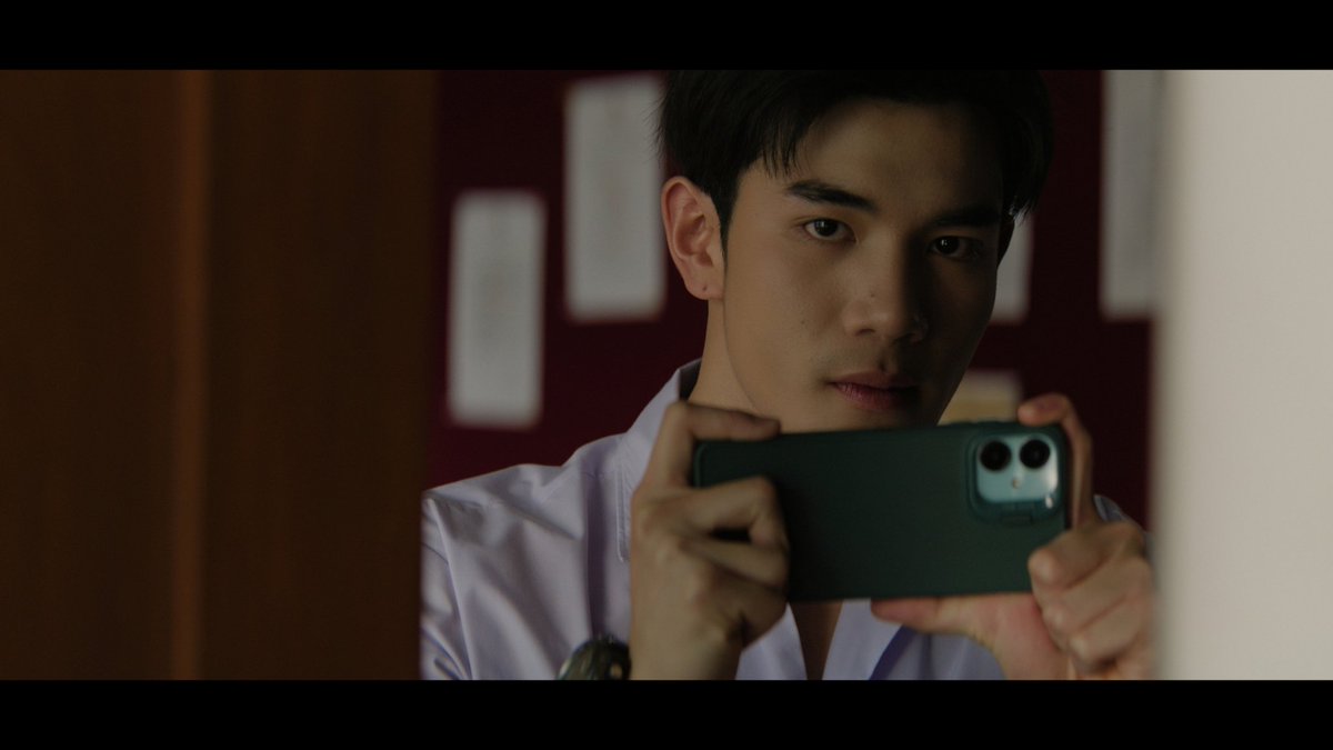 The Up-close tweet media