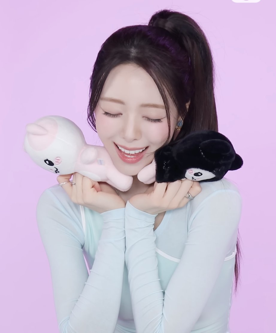 itzy pics tweet media