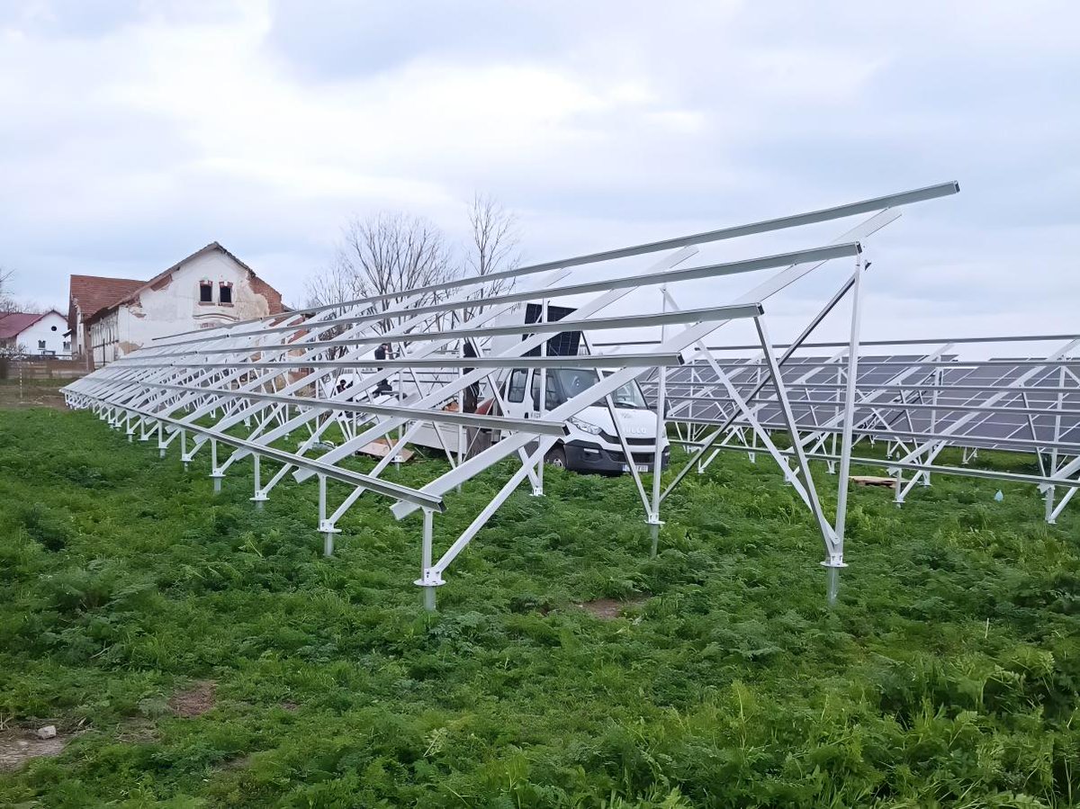 Enerack1's tweet photo. The Enerack all-aluminum standard ground solar mounting system is neatly arranged and installed!#Enerack #SolarSolutions #Solarmounting #Solarracking #PVmounting #PVStructure #Solarbracket  #solarinstallation #solarsystem https://t.co/mOxDysPtbt