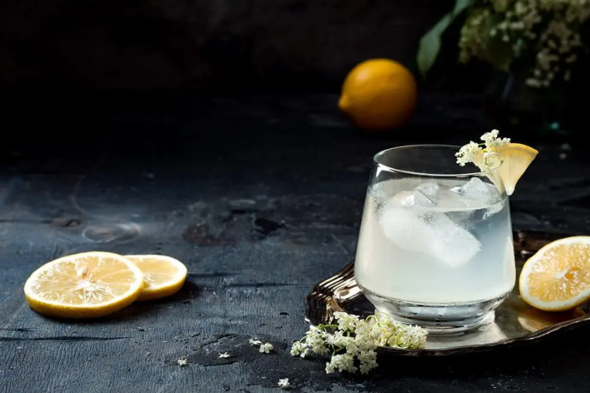 Spirit_of_Wales's tweet image. Friday night deserves something elegant.
The  Elderflower Royale combines floral elderflower with sparkling freshness for a beautifully light spring cocktail. Make with dry or pink gin.
Try it tonight.
👉 spiritofwales.com/2023/03/20/spr…
#FridayCocktails #SpringDrinks #SpiritOfWales