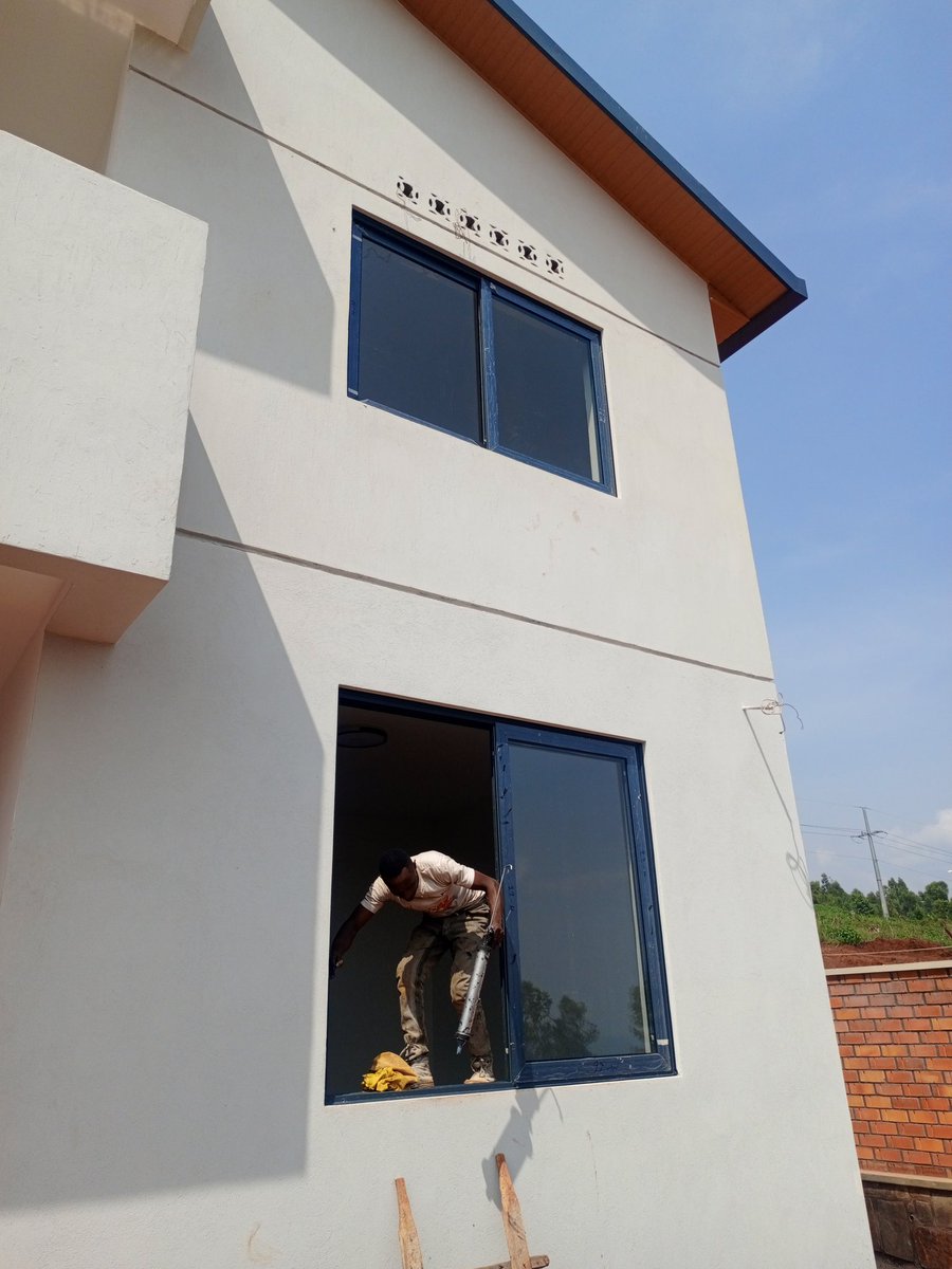 Innocen07080311's tweet photo. @wekesa_amos @benjiethecleanr @_GL_Collection For all your aluminum and Glass works. Contact me on +256752090815. https://t.co/Fpm27DDlNt