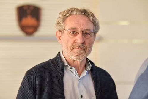 Tako kot pred leti Lidija Jerkić ni znala pojasniti zalaj so v sindikatu proti višjim plačam delavcec / predlog tretje vlade <a href="/JJansaSDS/">Janez Janša</a> / tudi Branimir Štrukelj,včeraj tega ni znal pojasniti. Cim je kaj dobrega za delavce predlagano z desne so proti !Sramotno.