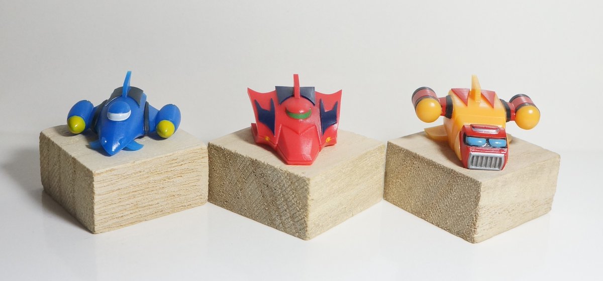 top_fuchi's tweet photo. 界シリーズ新商品の通販開始にあわせまして、
デフォルメゲットマシン、ドラゴン号（レッド）ライガー号（ブルー）ポセイドン号（イエロー）のプレゼントもございます！

https://t.co/UaXqxpn6q2

なにとぞよろしくお願いいたします。 https://t.co/BzpADs5dah