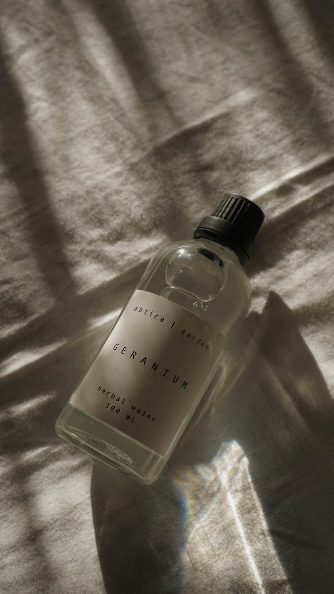 CraigMacaskill's tweet image. Small steps begin to change the economics of a farm when the farmer participates more in the value chain #ValueAdd #EssentialOils #Marketing agribook.co.za/beyond-the-oil…