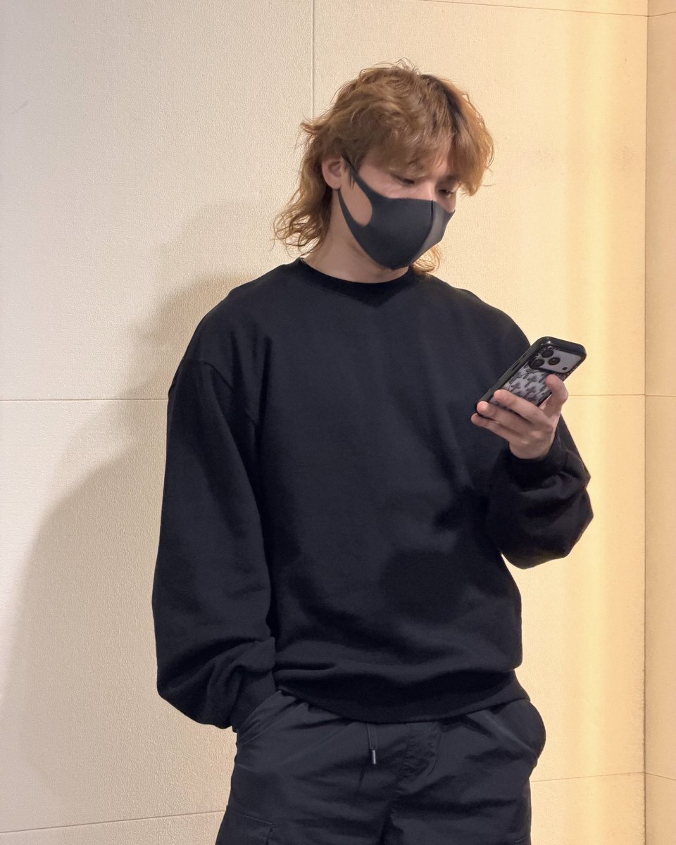 museofdae's tweet image. Daesung... if he doesn't have stylist in his life, all he wear in his daily life is all black outfit😭🖤