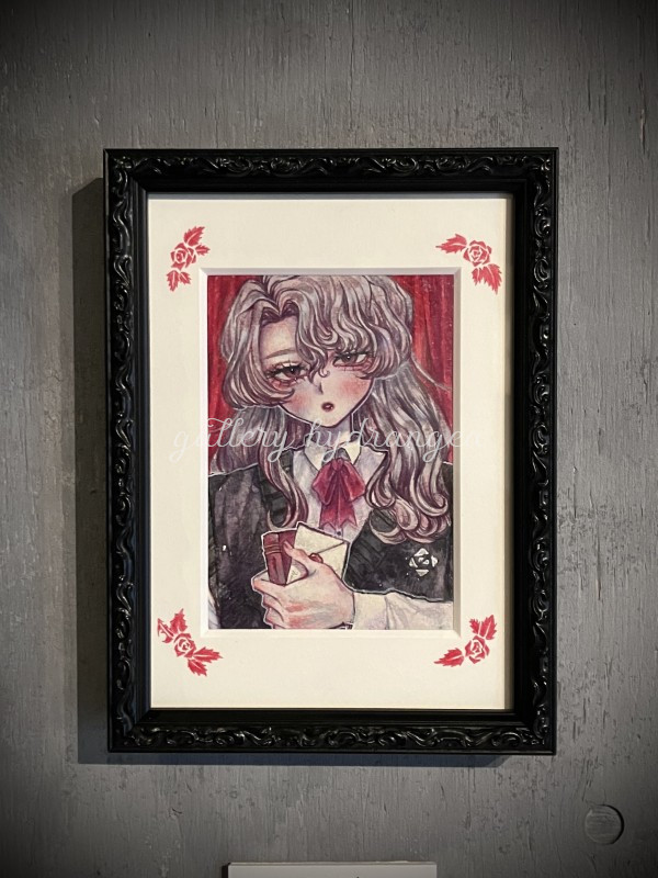 公募グループ展『 花と戯れ 鳥と唄えば  』にて出展作品をお迎えいただきました。
誠にありがとうございます。

ロコ≒コロネ『寡黙な同級生』

サイズ(mm)：127×89/(額装)197×146
素材：水彩絵具/色鉛筆/水彩紙
制作年：2026

※他作品のご売約状況についてはツリー表示にてご確認くださいませ。