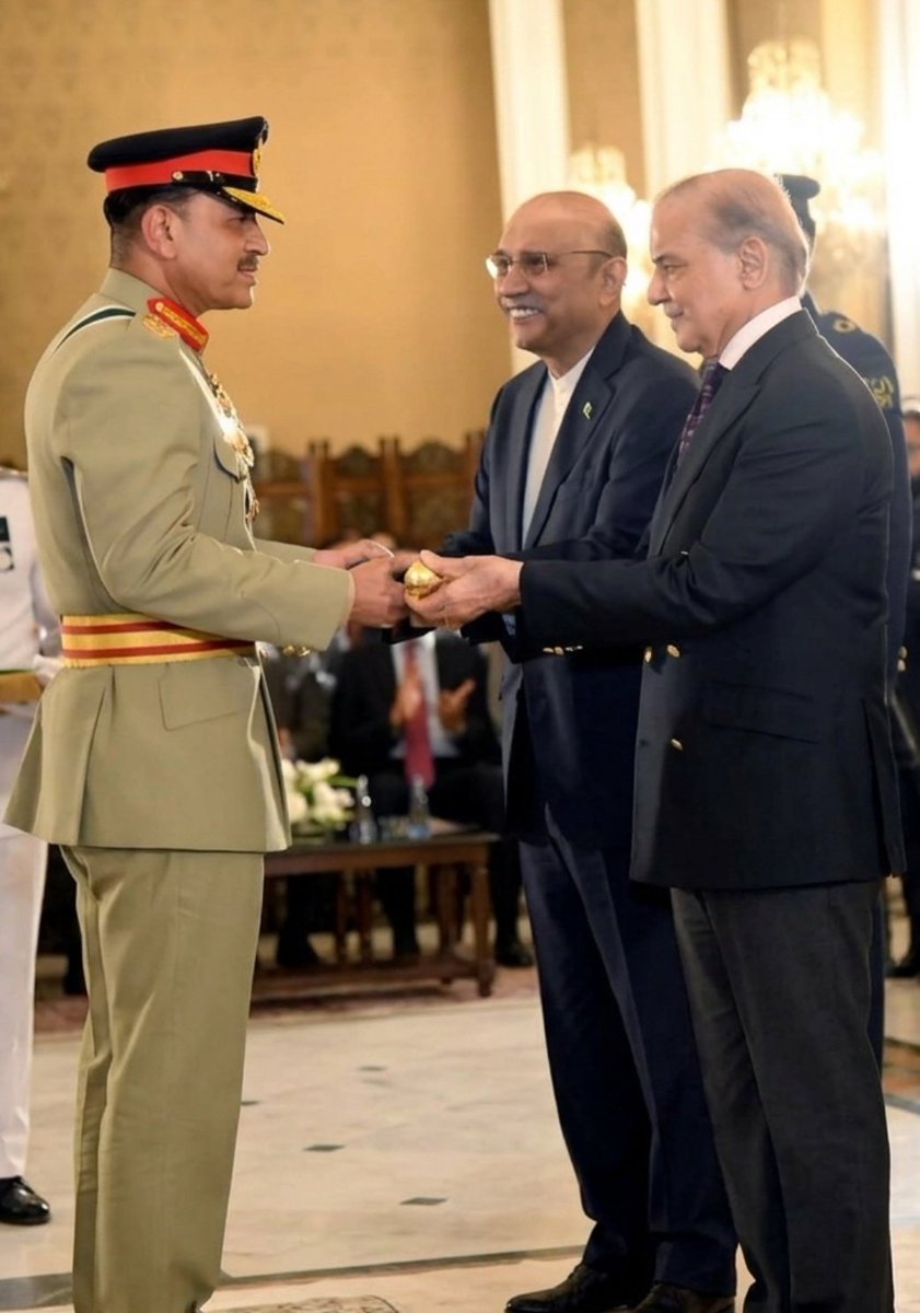 Amin_Zuberi's tweet image. The strategist. The pragmatist. The diplomat. All in one frame, A near perfect lineup for a state to thrive in a rapidly mutating world.

Thought, RealPolitik, Dialogue
This combination must endure.

🇵🇰 First Always 
#FieldMarshal 
#President
#PM
