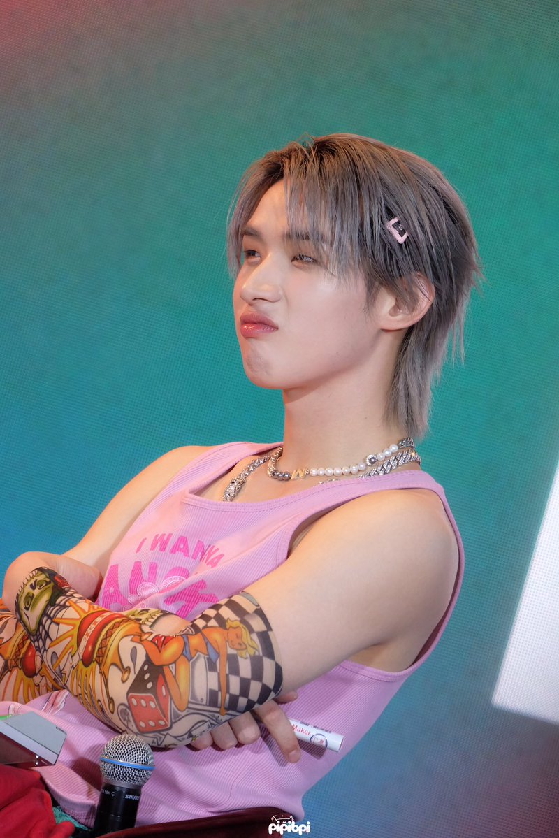 nana🩵 tweet media