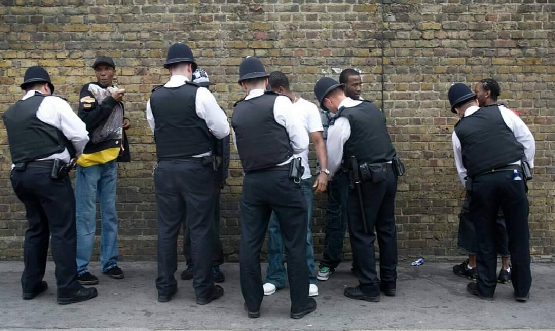 BlkHistStudies's tweet photo. Aggressive policing using ancient stop and search powers and the old ‘sus’ laws (which allowed police to arrest and secure convictions purely on suspicion of an impending illegality), were used disproportionately against young Black males. #brixtonuprising #suslaws https://t.co/1ZD1UFx3Un